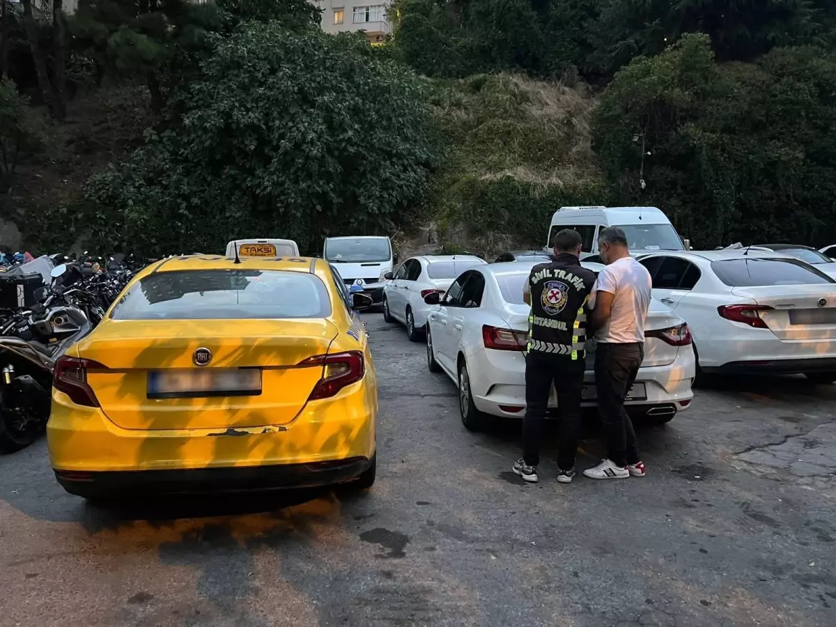 ambulans cikisini kapatip alisveris yapan taksici cezalandirildi g1l9AMBY