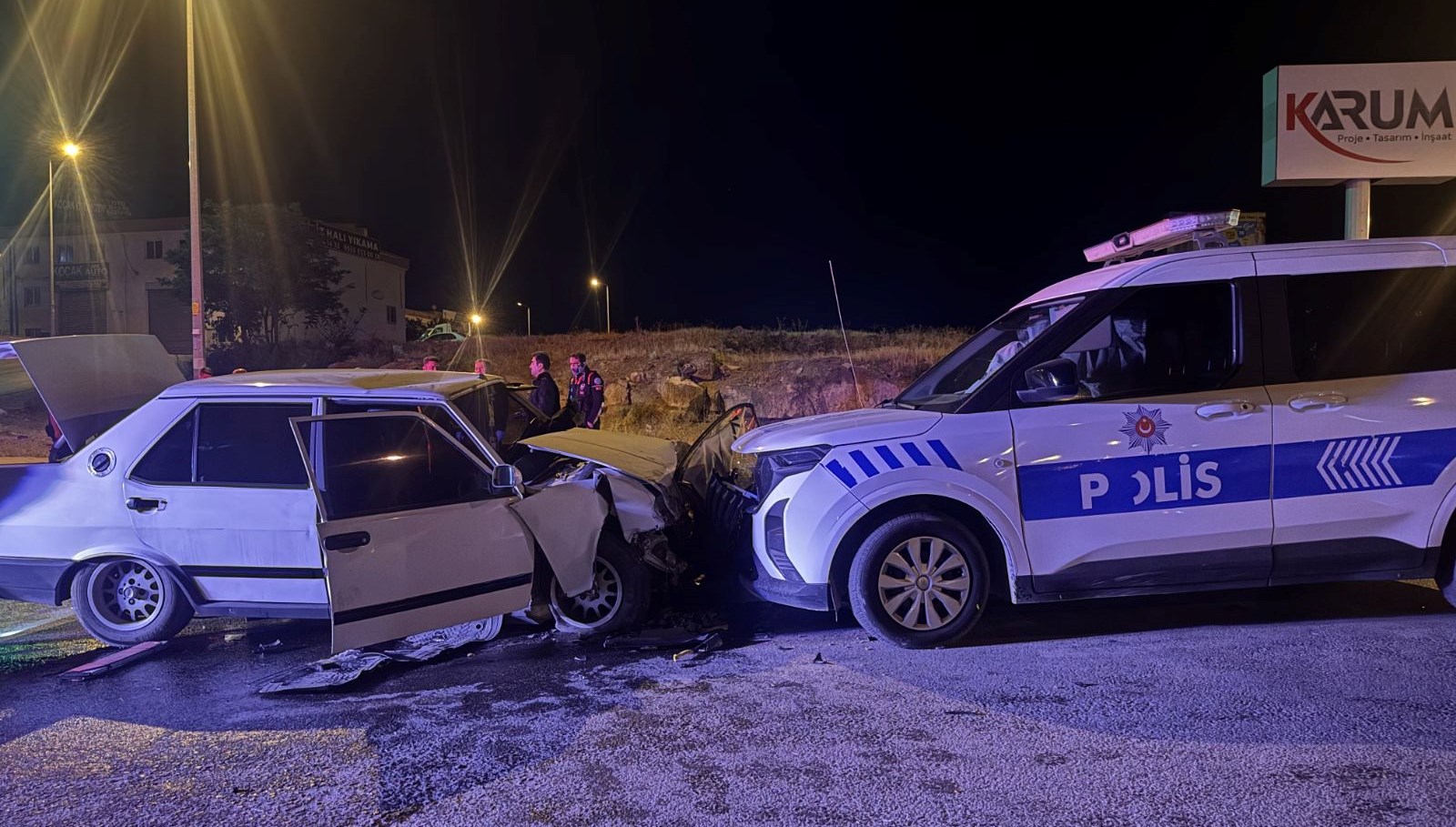 dur ihtarina uymayan surucu iki polisi yaraladi Qahjr54A