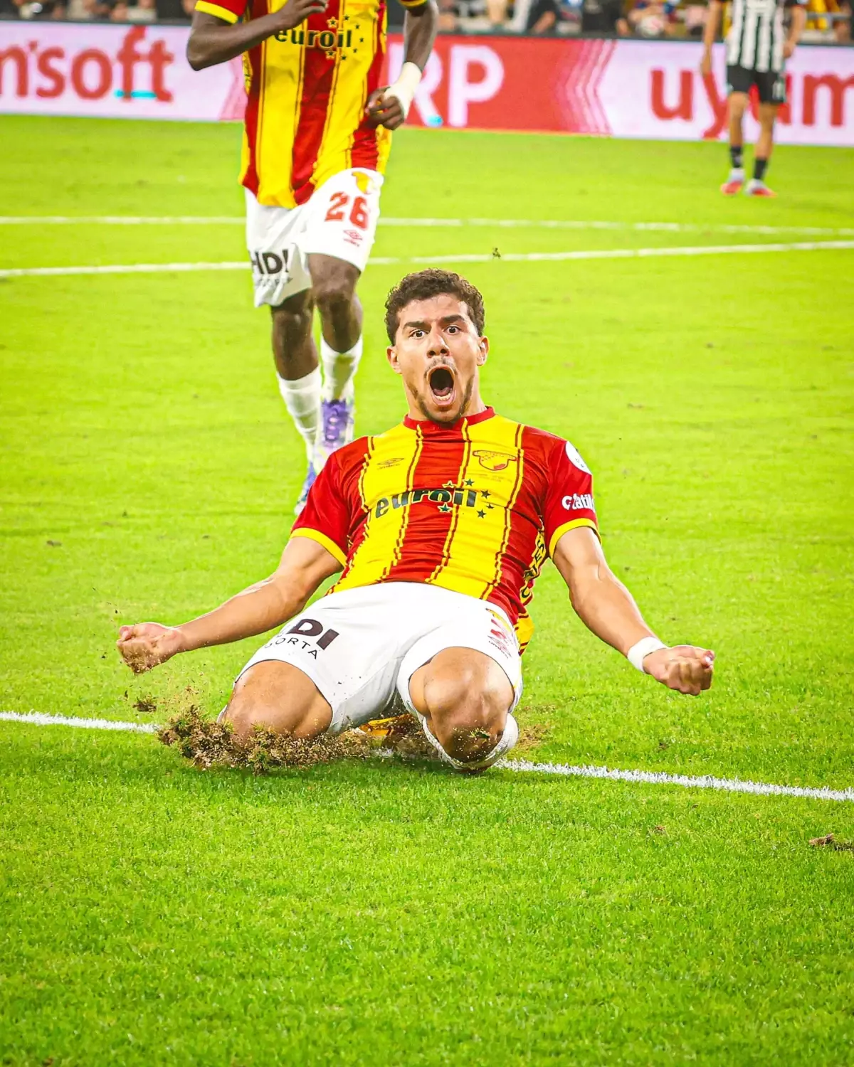 goztepenin golculerinden moral bulma 5qXY348m