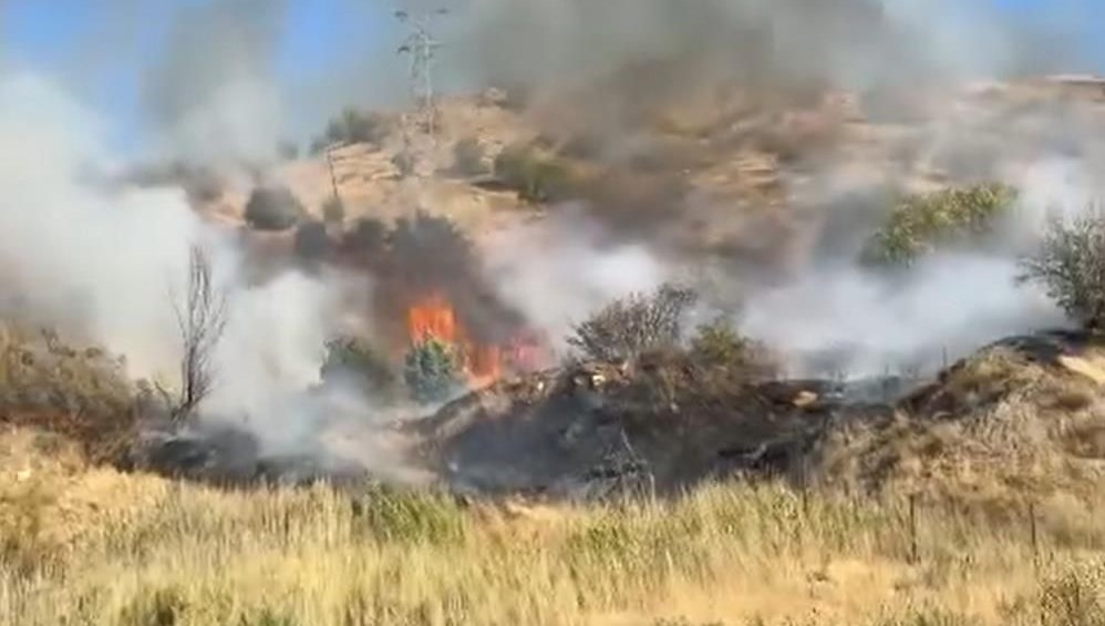 hakkaride aniz yangini alevler ruzgarin etkisiyle yayildi MviDQqOQ