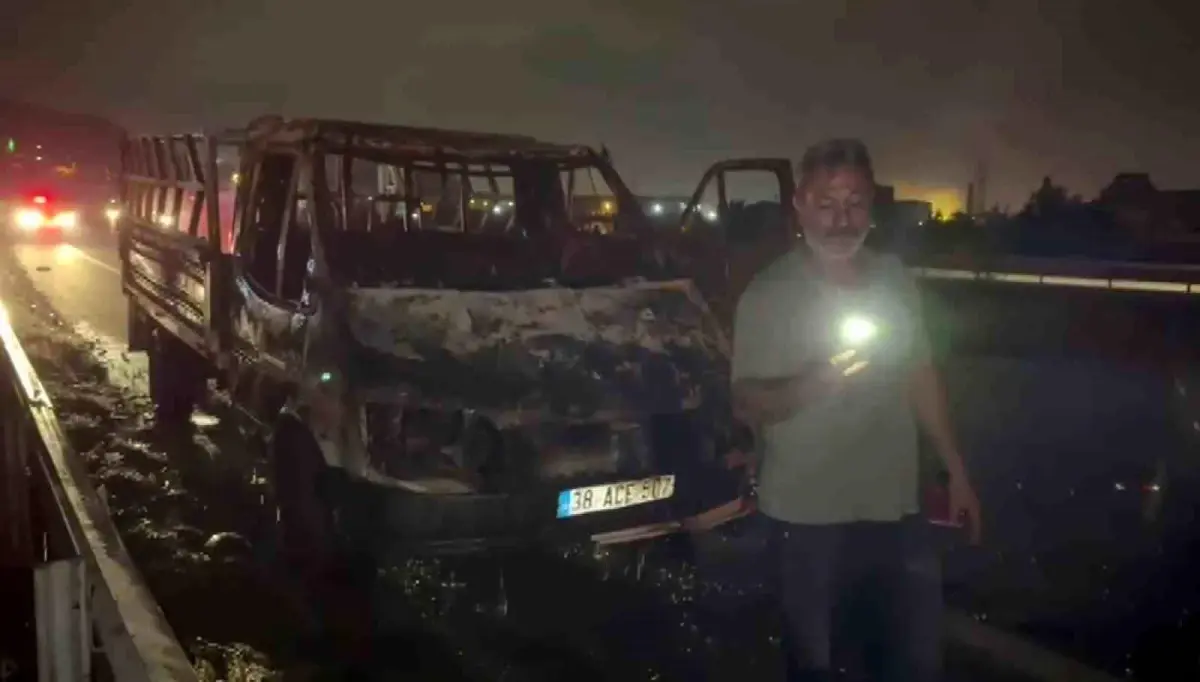 hatayda kamyonet yandi surucu tepki gosterdi ShPfBKtN