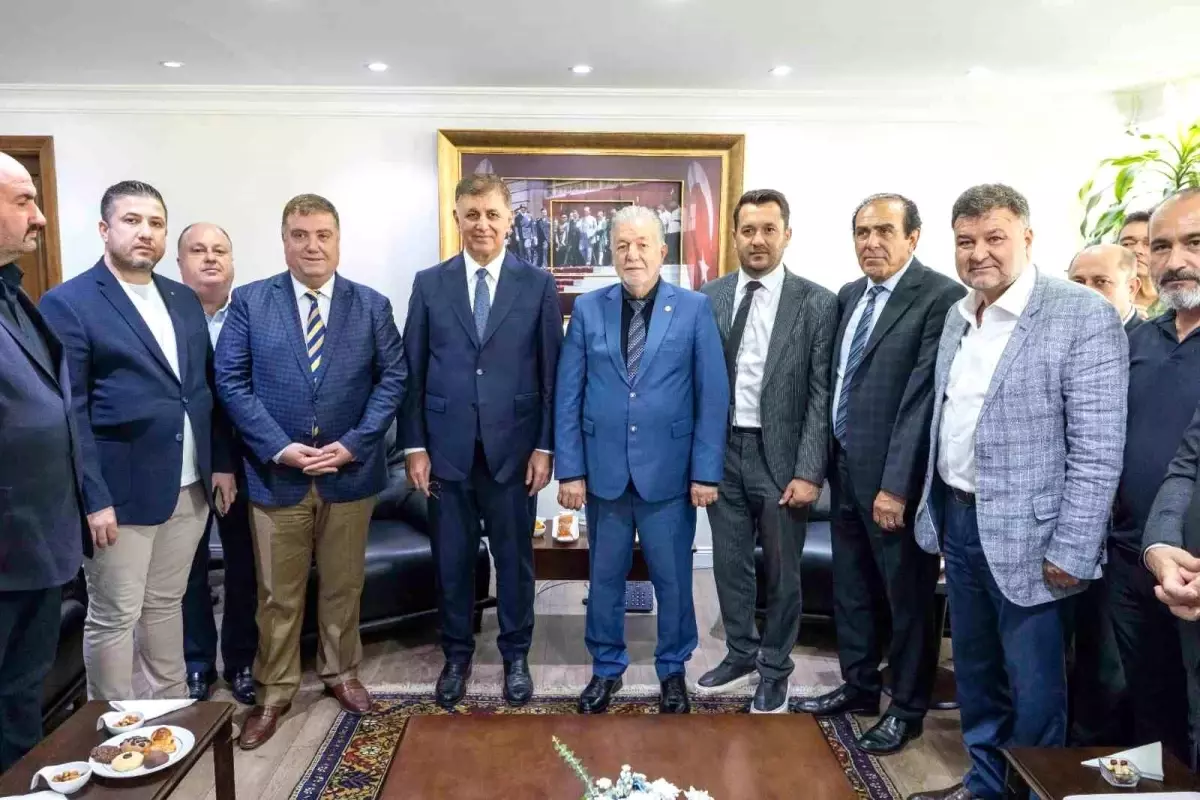 izmir esnafi ile yerel yonetim arasinda yapici diyalog vz3fjegR