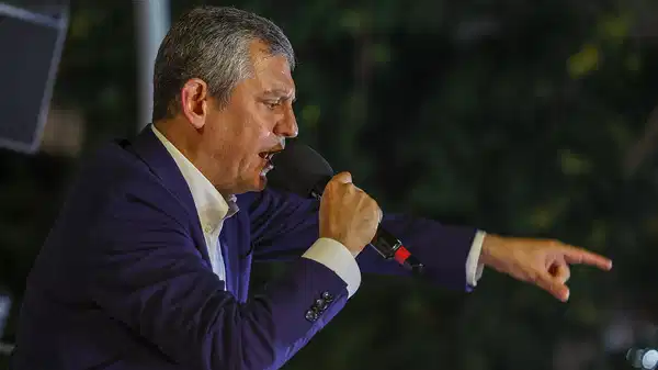 ozgur ozelden istanbullulara kritik cagri iktidara sesleniyorum dedi saat verdi FQcqP9f2