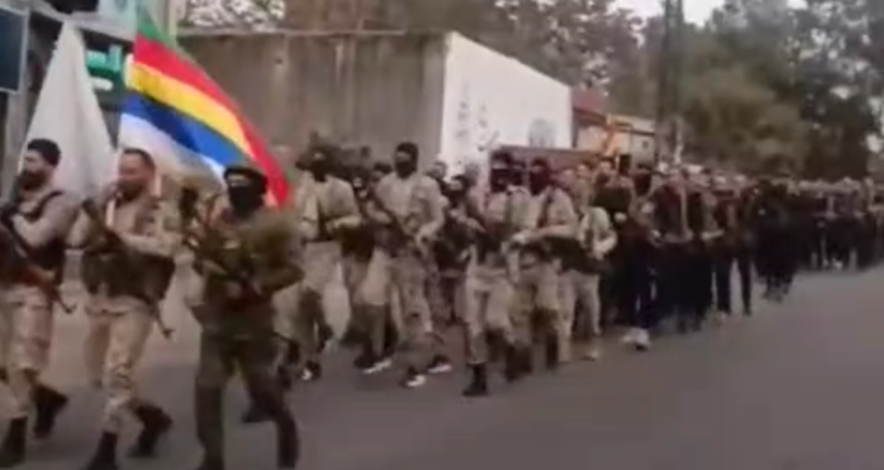 trump erdogan suriyeyi aldi derken ayrilikcilar askeri gecit toren yapti hM7UAetp