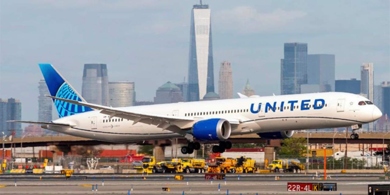 ucak havada yanmaya basladi japonyaya acil inis yapti Fhh7ks9C