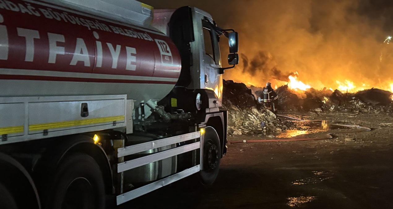 atik toplama merkezinde yangin BlLESpkE