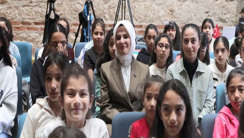 bakan goktas her kiz cocugunun icinde bir super kahraman var eHzcizR6