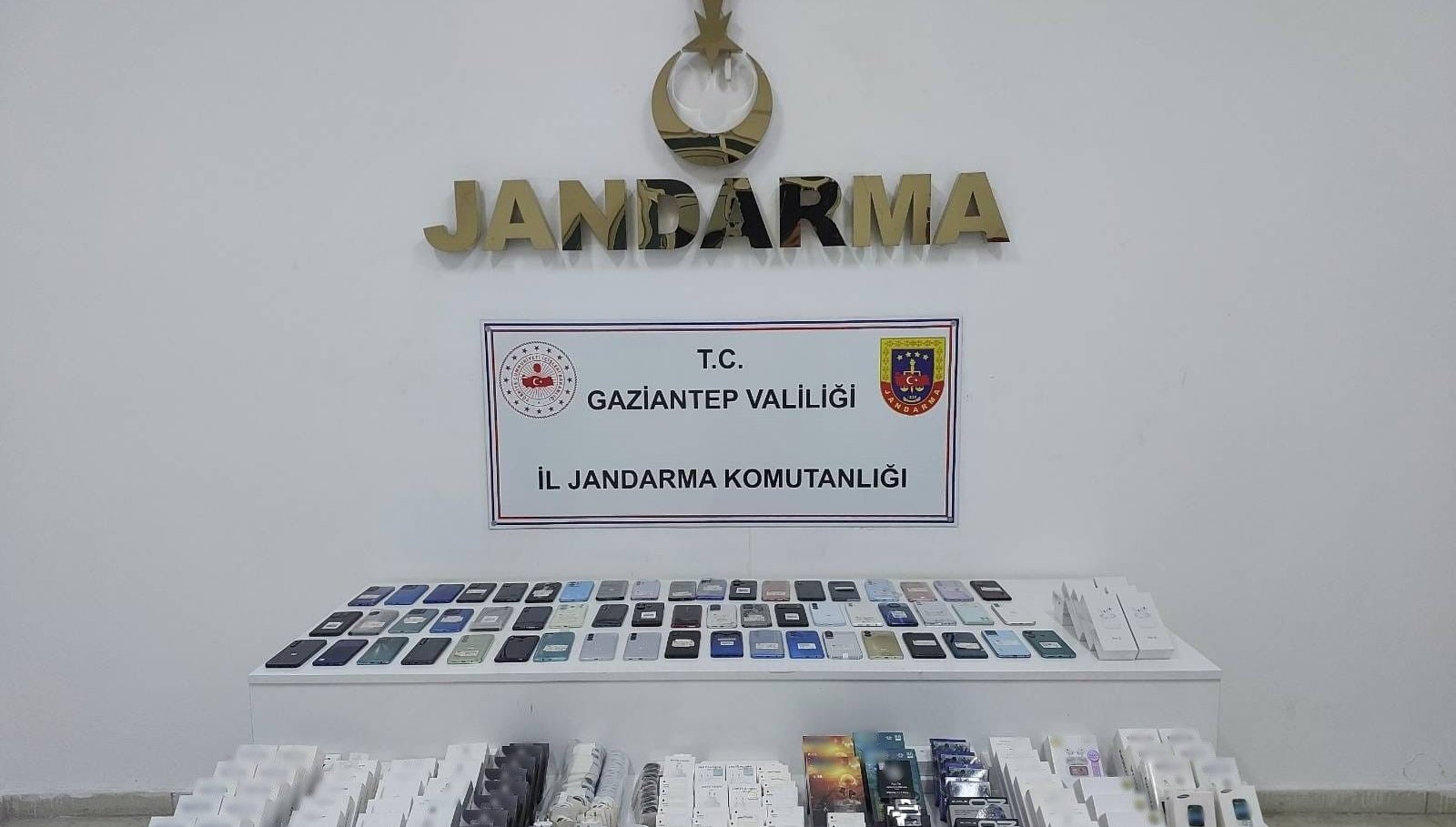 gaziantepde operasyon 1 milyon 900 bin degerinde kacak urun ele gecirildi HeAQDj4v.jpg