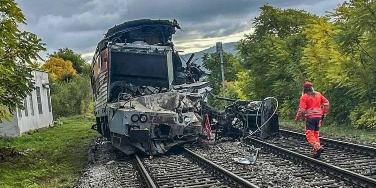 hizli trenler carpisti cok sayida yarali var 3Fkth7T1.jpg