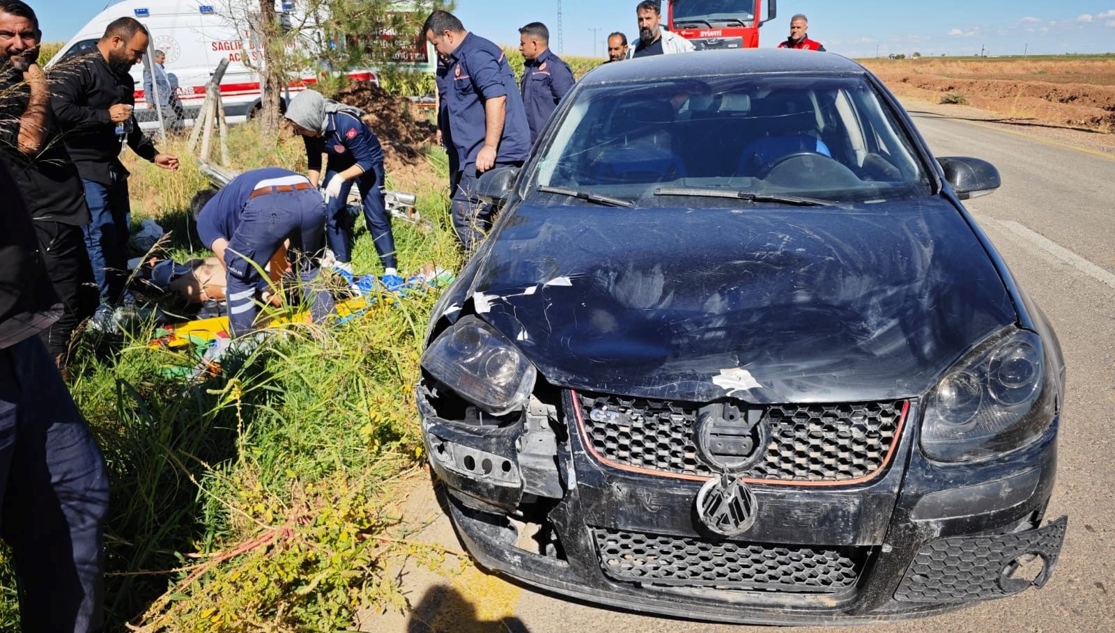 mardinde otomobil ile motosikletin carpistigi kazada 1 kisi yaralandi VjJPcn5g.jpg