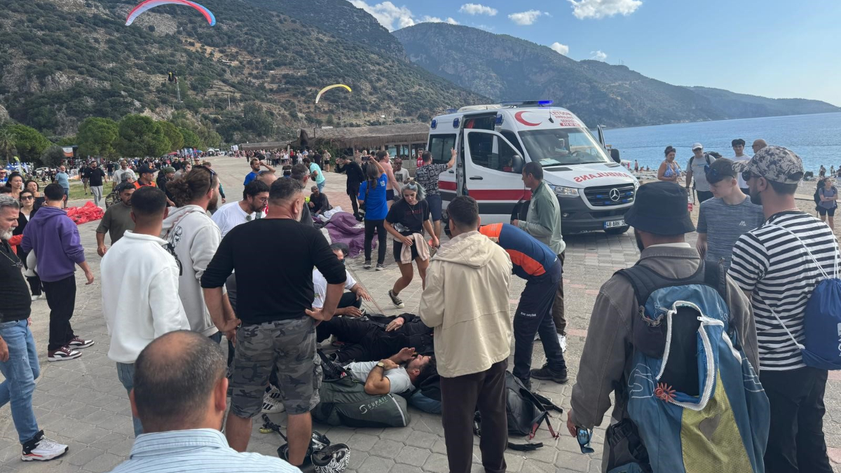 muglada korkutan kaza yamac parasutleri havada carpisti OQaXDuxm.jpg