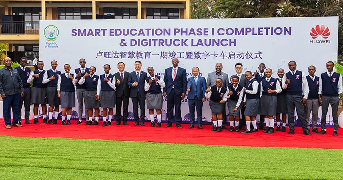ruanda akilli egitim projesinin tamamlanmasini ve digitruck lansmanini kutluyor BEr1k2Mg