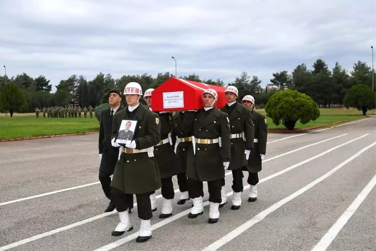 sehit uzman cavus kemal ekrinin cenazesi ankaraya gonderildi 6FPZL61s.jpg