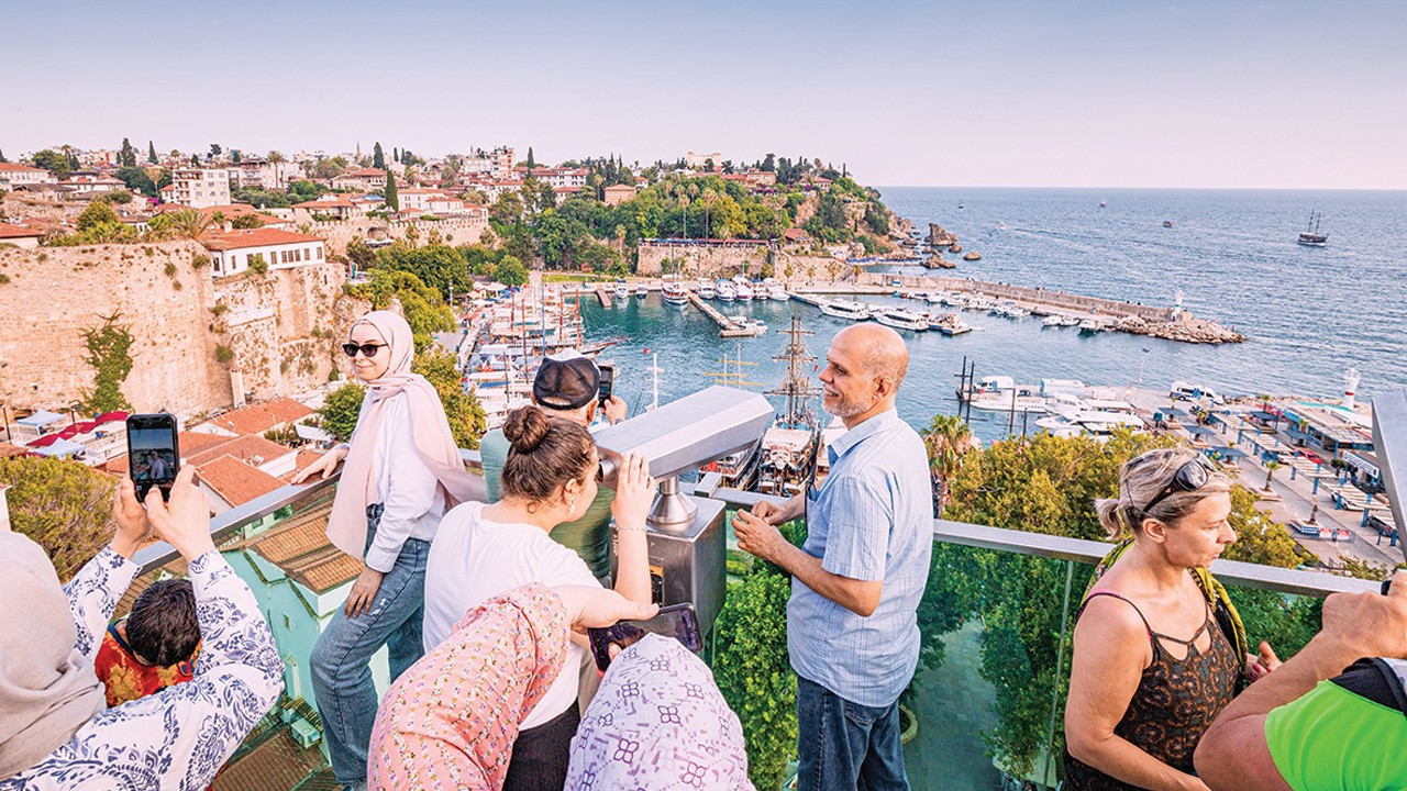 turizm geliri gecen yilin ayni ceyregine gore yuzde 39 artti aqEtRLjI.jpg